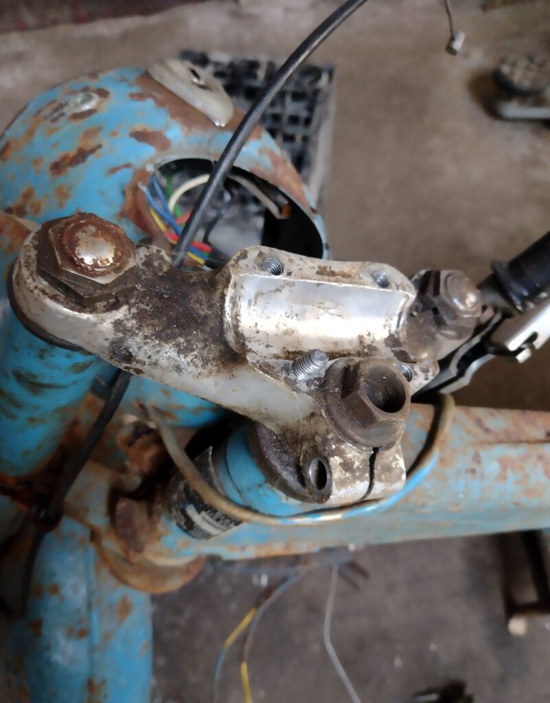 Photo of puch 175 top steering yoke